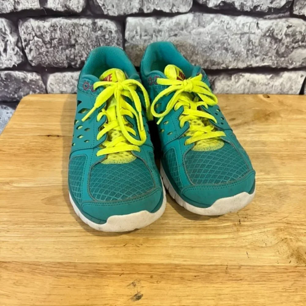 Nike Turquoise & Yellow Lace Up Low Top Sneakers Size 7 1/2
